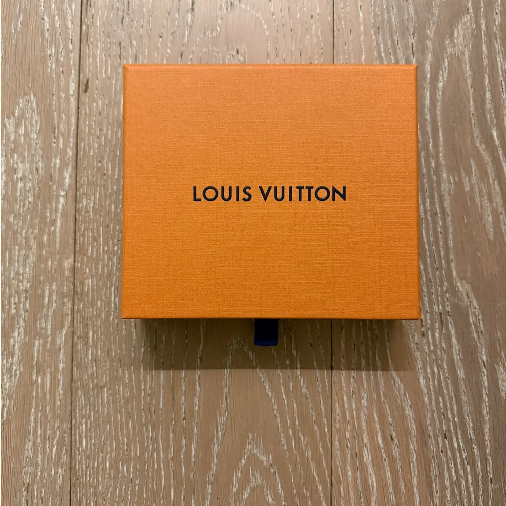 Louis Vuitton box